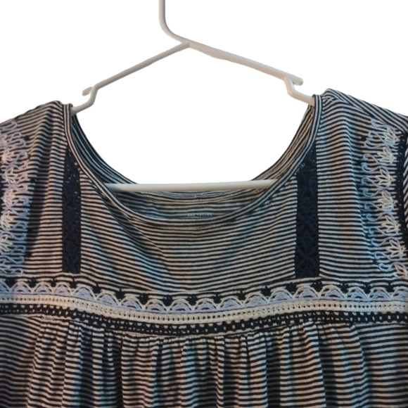 Ann Taylor Loft Dark Navy & White Striped Embroidered Ruched- Cap Sleeve Top M - Picture 2 of 8
